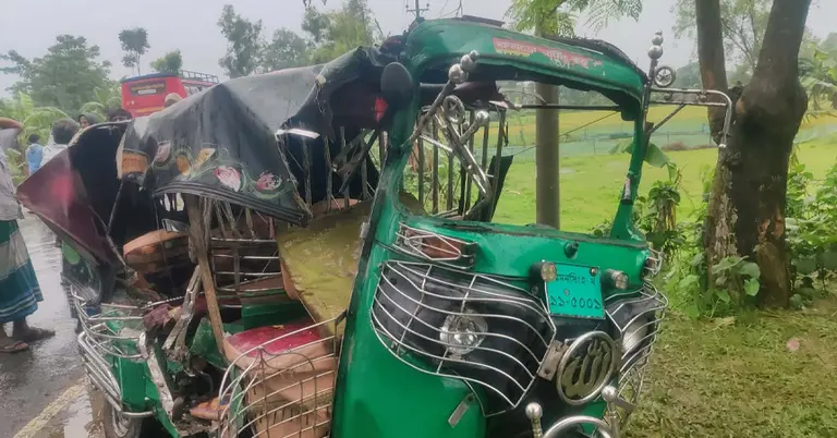 দুর্ঘটনা কবলিত সিএনজি
